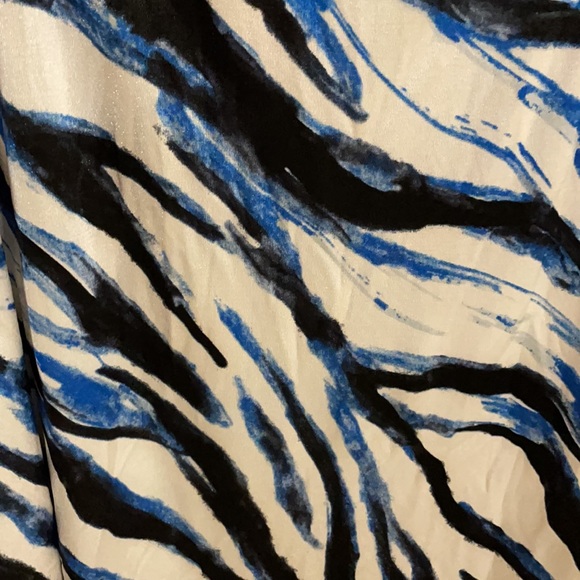 Jennifer Lopez zebra print top - Picture 4 of 4